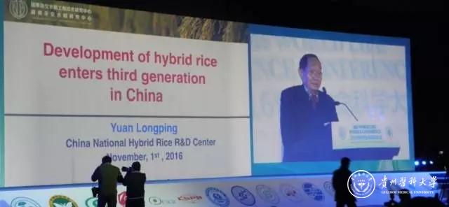 86歲高齡的雜交水稻之父袁隆平老先生用英文介紹了雜交水稻在中國的發(fā)展,,在會場引起了不小的轟動效應(yīng)。