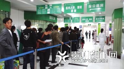 貴醫(yī)附院電梯不見“一窩蜂”