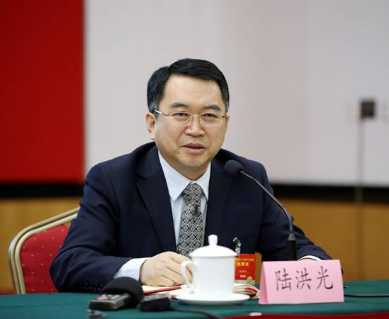 陸洪光:大健康產(chǎn)業(yè)倒逼傳統(tǒng)醫(yī)療行業(yè)上臺(tái)階